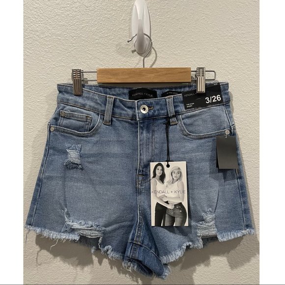 KENDALL AND KYLIE The Icon Distressed Shorts - Picture 2 of 4